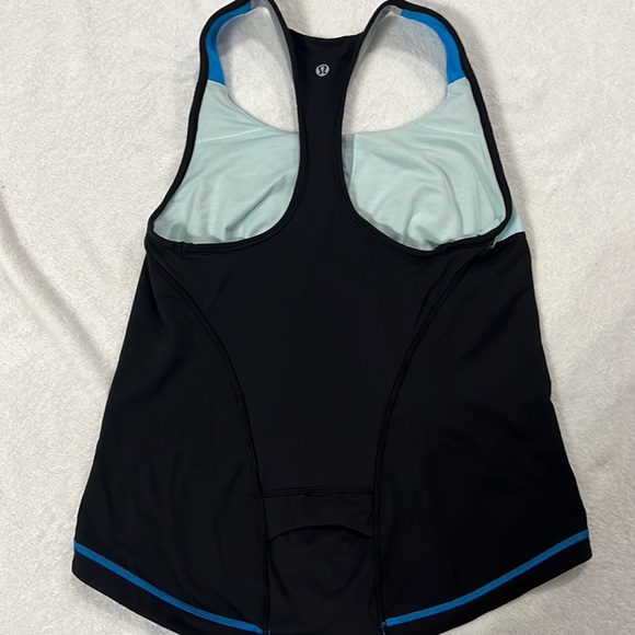 Lululemon Racerback with Sport Bra underneath - Picture 3 of 7